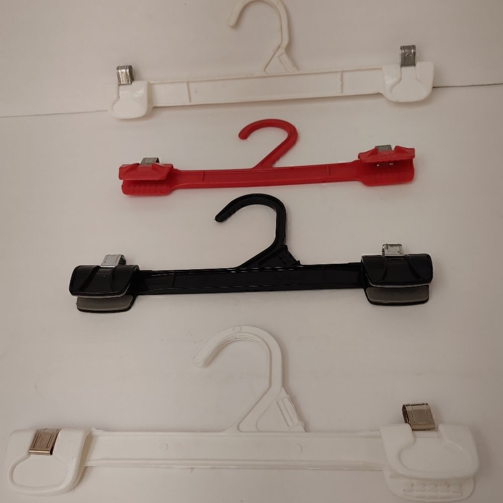 ASSORTED CLEAR, WHITE, RED, BLACK PLASTIC HANGERS WITH PLASTIC HOOK.